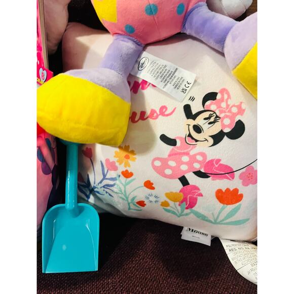 Minnie mouse Easter adorable bundle plush ,Sand bucket , peep socks bubbles - Picture 4 of 7